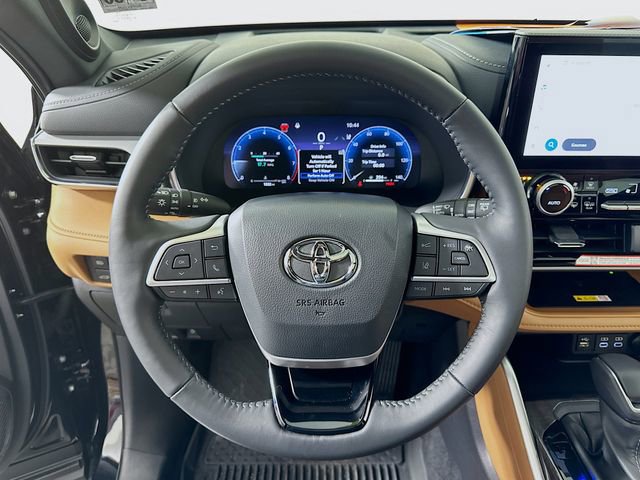 Used 2025 Toyota Highlander Platinum image 13
