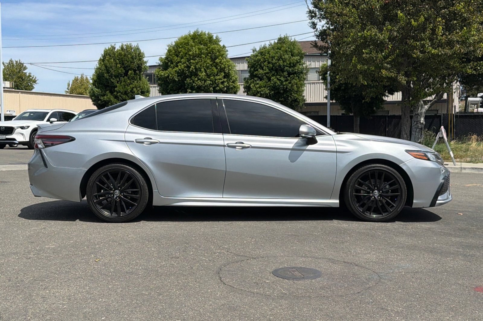 Used 2023 Toyota Camry XSE FWD image 3
