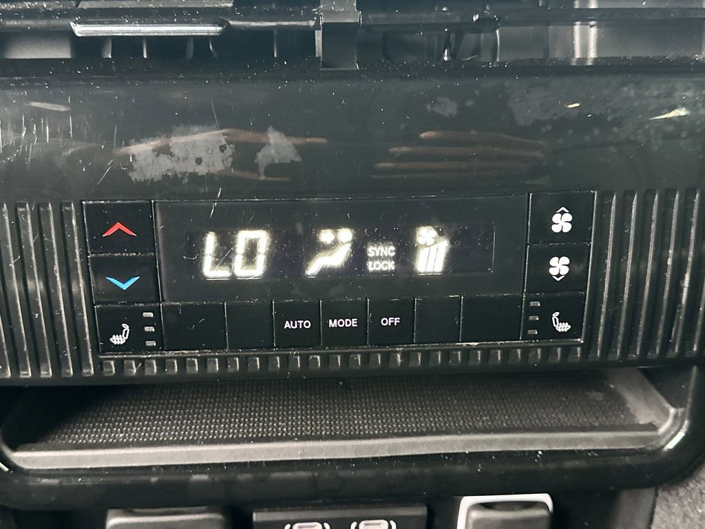 Used 2022 Jeep Wagoneer Series III w/ Rear Seat Video Group 1 image 26