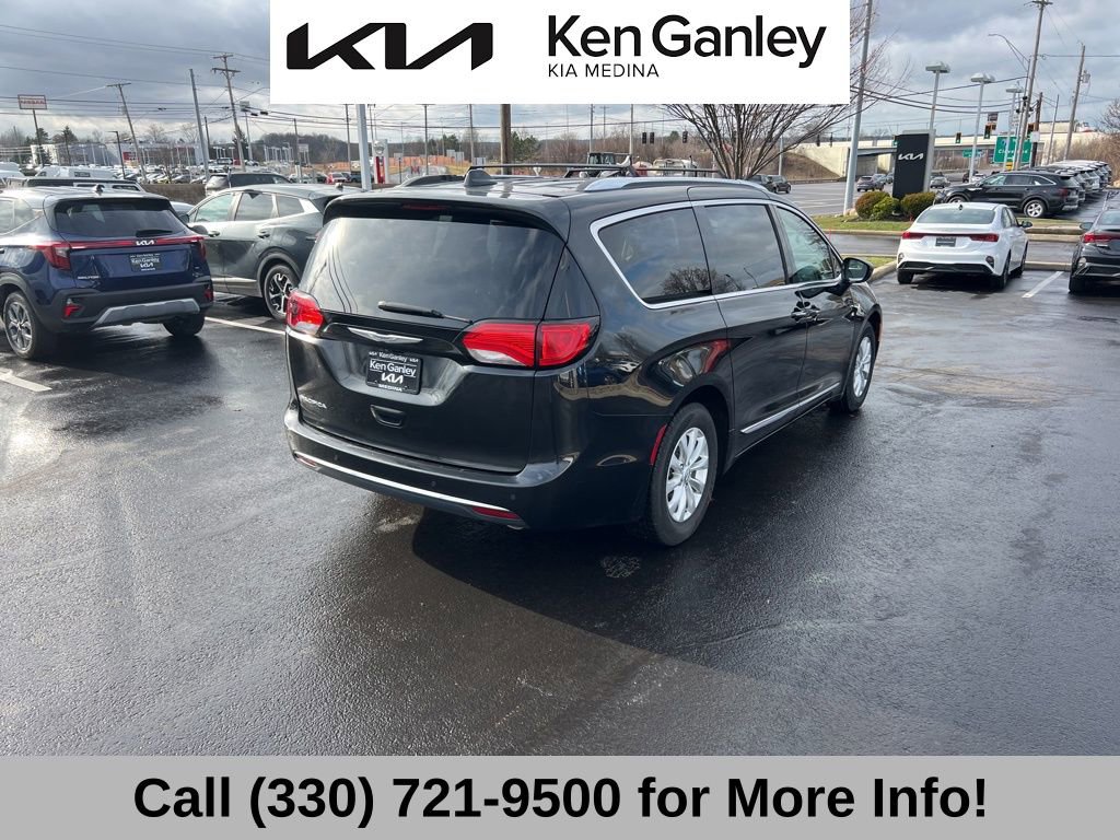 Used 2018 Chrysler Pacifica Touring-L w/ Premium Audio Group image 10