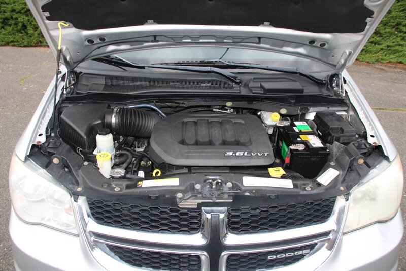 Used 2012 Dodge Grand Caravan Crew FWD image 20