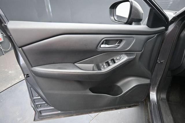 Used 2025 Nissan Rogue SV AWD/4WD image 18