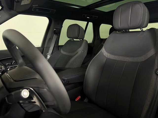 New 2025 Land Rover Range Rover SE image 5