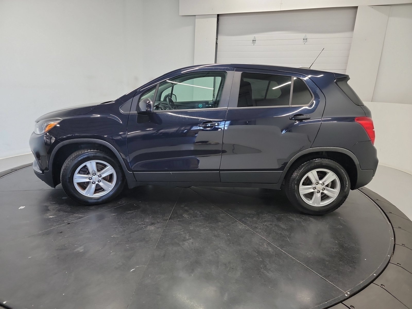Used 2021 Chevrolet Trax LS w/ Tint and Cruise Package FWD image 4