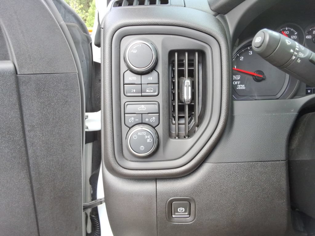 Certified 2024 Chevrolet Silverado 1500 Custom AWD/4WD image 33