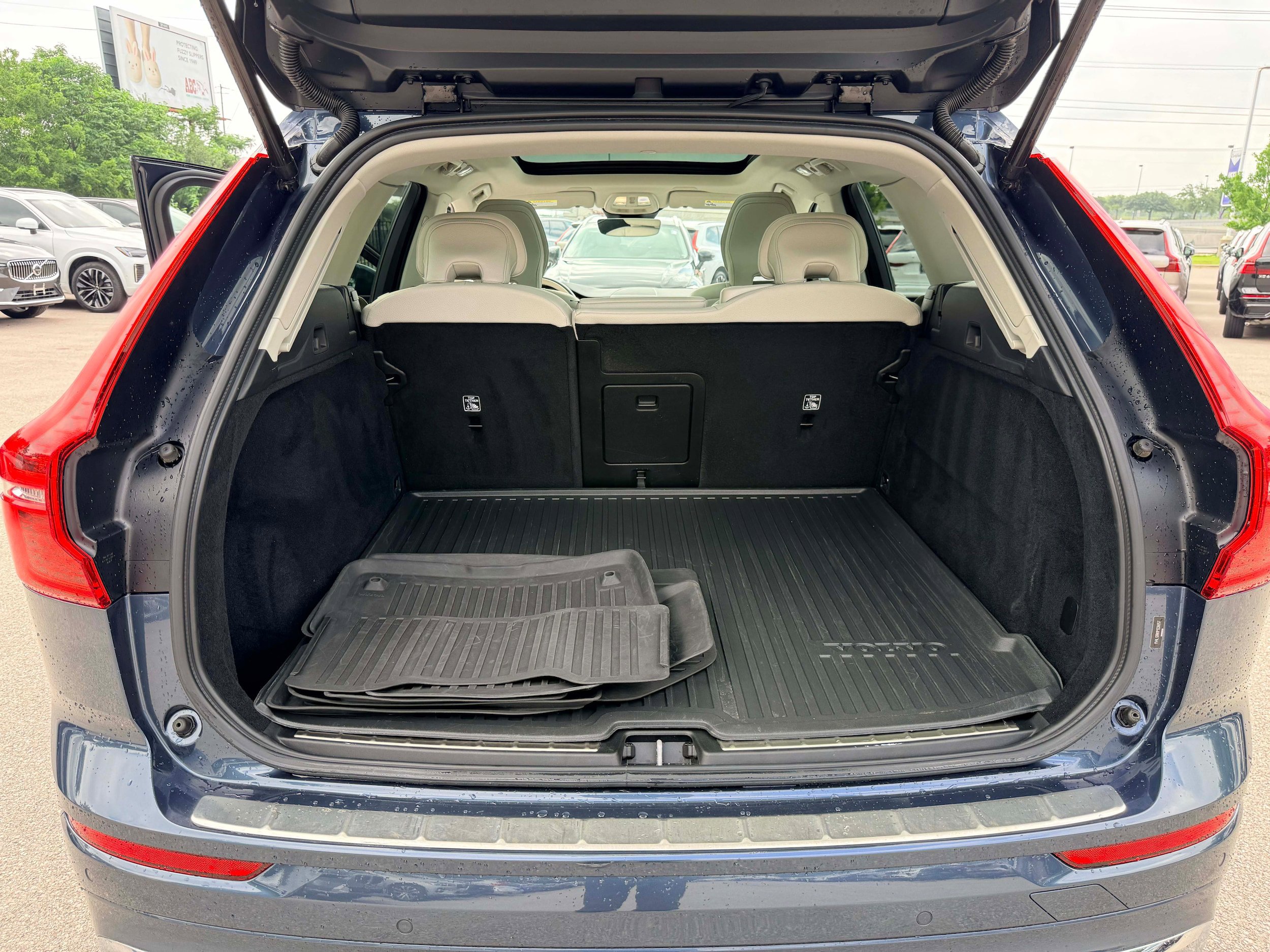 Certified 2023 Volvo XC60 B5 Plus w/ Climate Package AWD/4WD image 24
