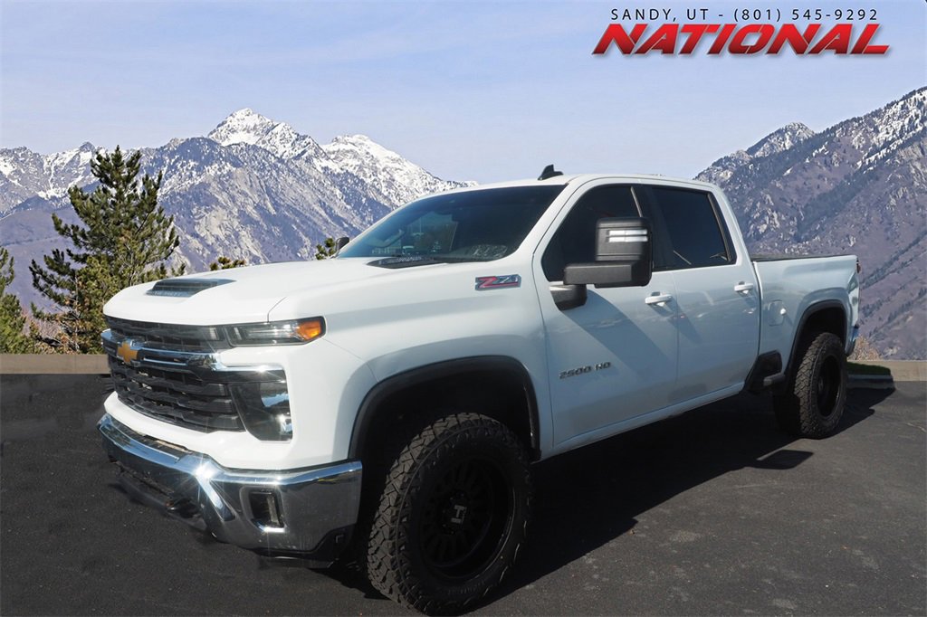 Used 2024 Chevrolet Silverado 2500 LT image 1