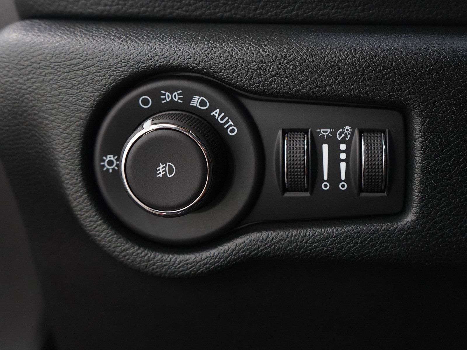 Used 2025 Chrysler Pacifica Pinnacle w/ Trailer Tow Group image 26