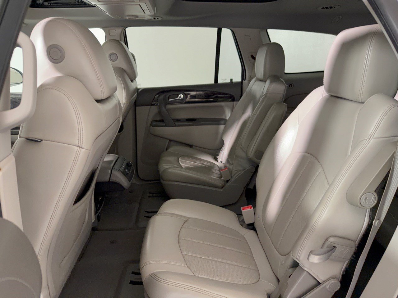 Used 2016 Buick Enclave Premium w/ Experience Buick Package FWD image 25