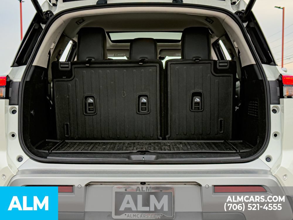 Used 2024 Nissan Pathfinder Platinum w/ Black Appearance Package FWD image 23