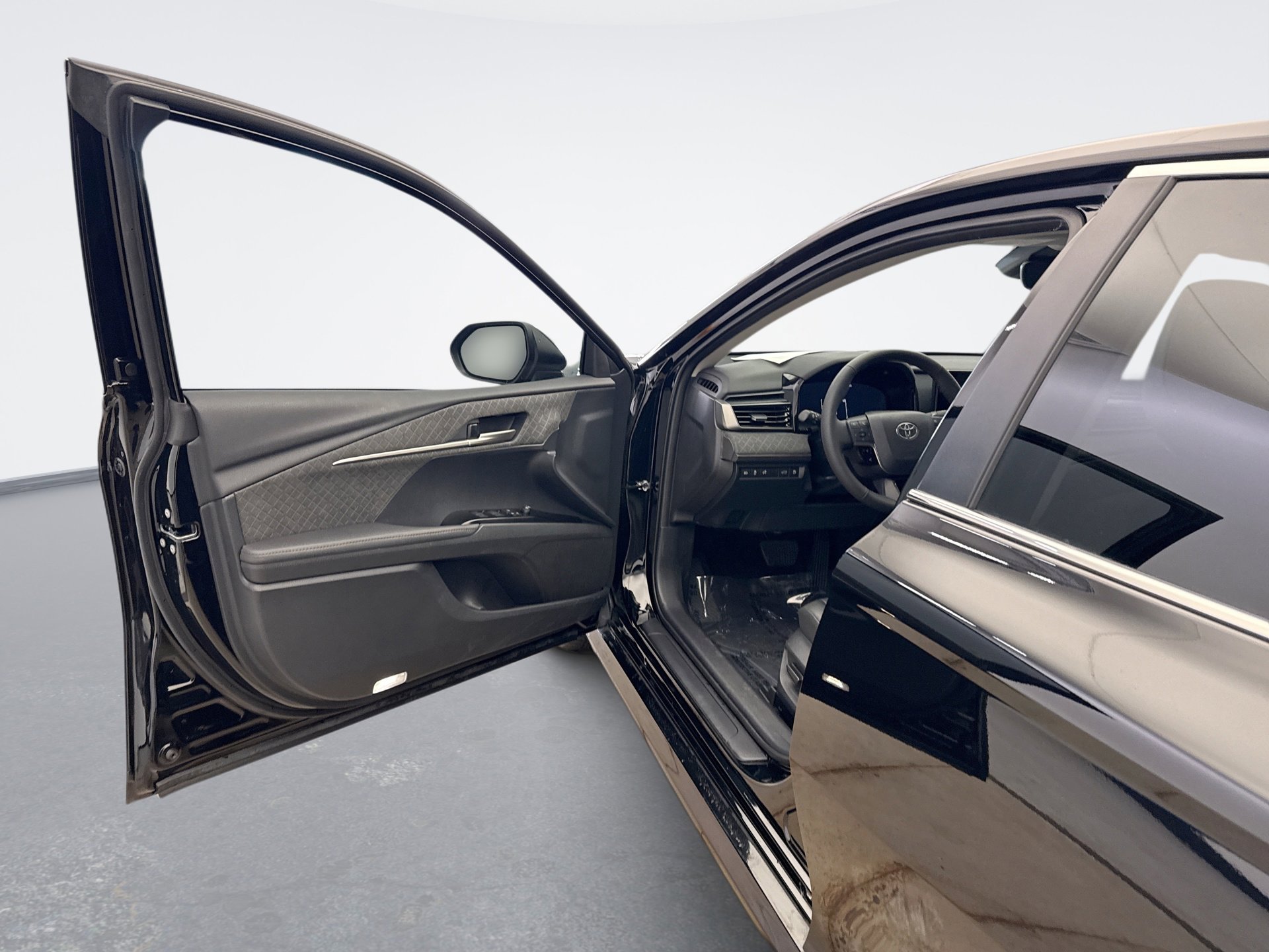 Used 2025 Toyota Camry XLE AWD/4WD image 9