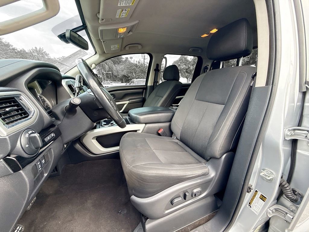 Used 2019 Nissan Titan SV w/ SV Convenience Package AWD/4WD image 22