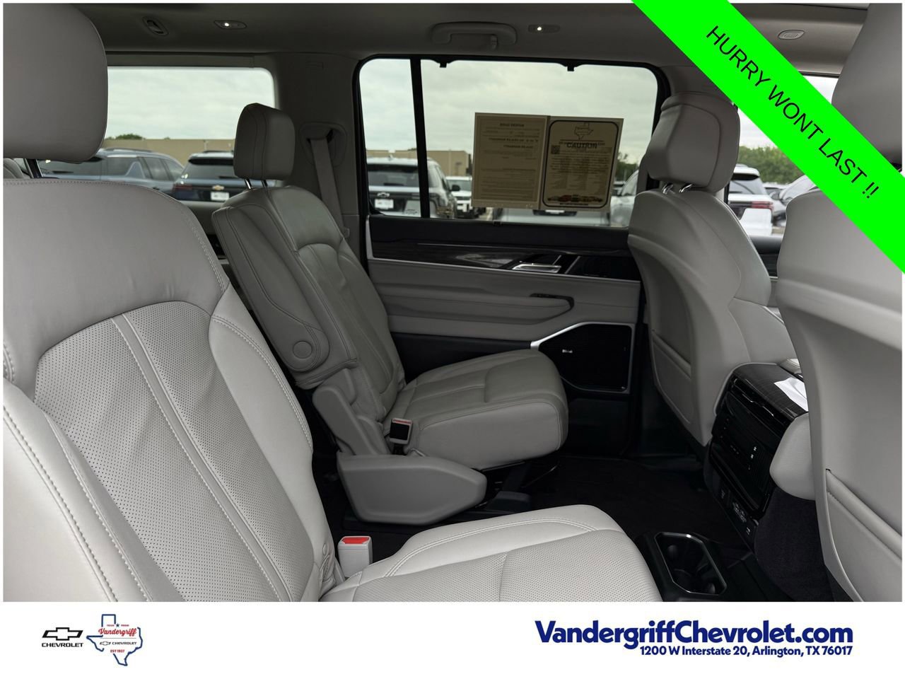 Used 2022 Jeep Wagoneer Series III w/ Premium Group I AWD/4WD image 23