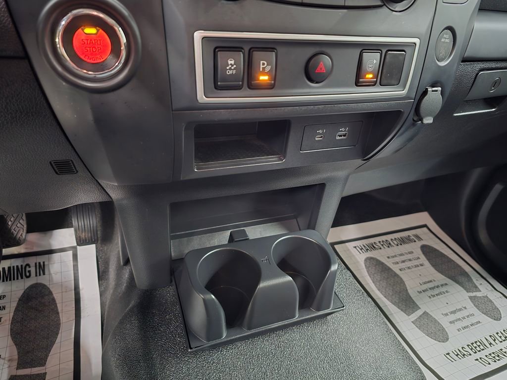 Used 2022 Nissan Titan S image 25