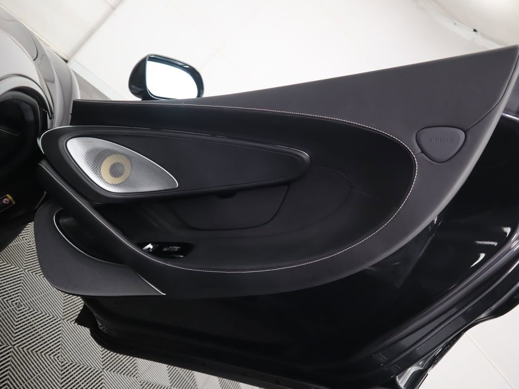 Used 2023 McLaren GT image 24