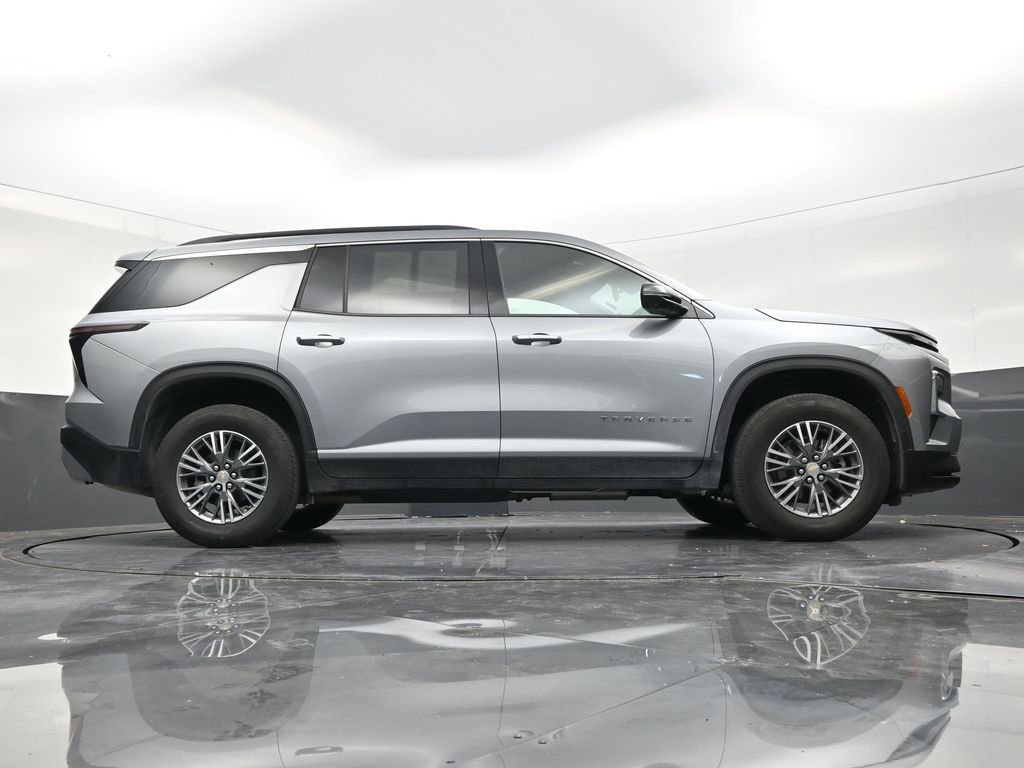 Used 2024 Chevrolet Traverse LT FWD image 25
