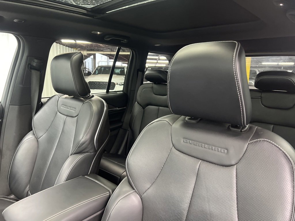Used 2023 Jeep Grand Cherokee Overland w/ Advanced Protech Group III image 15