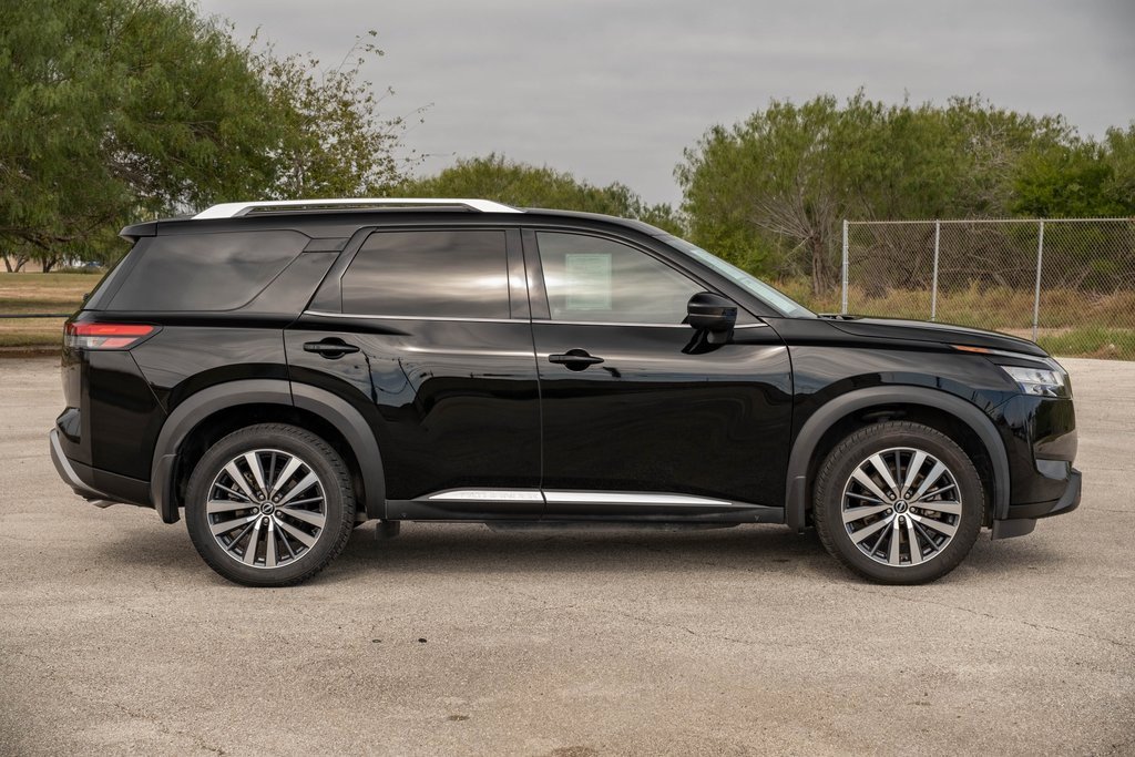 Used 2022 Nissan Pathfinder Platinum w/ Cargo Package image 8