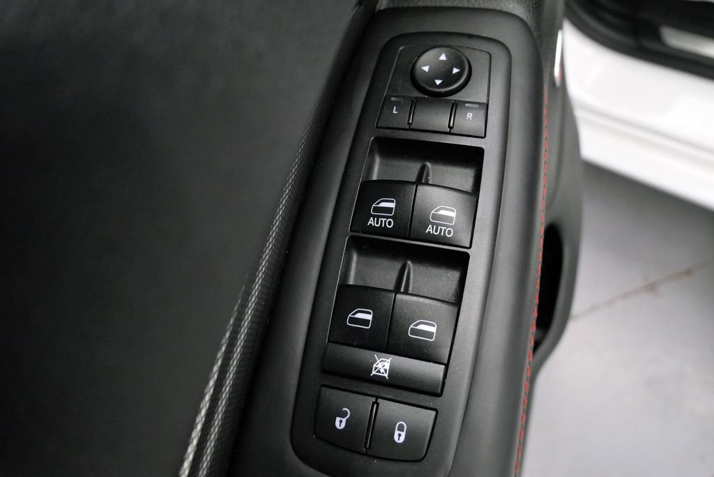 Used 2018 Dodge Durango R/T w/ Technology Group RWD image 13