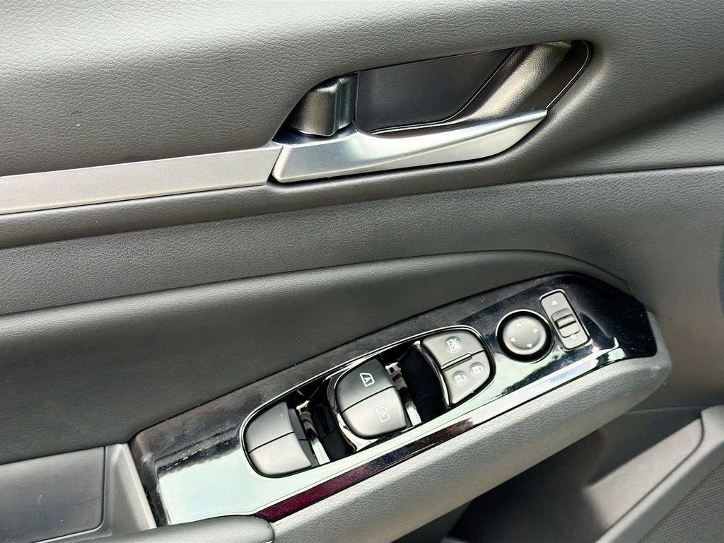 New 2025 Nissan Altima 2.5 SL image 18