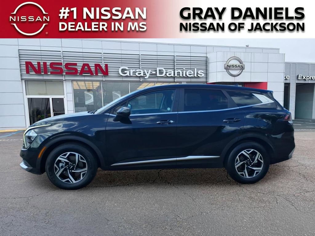 Used 2023 Kia Sportage LX image 4