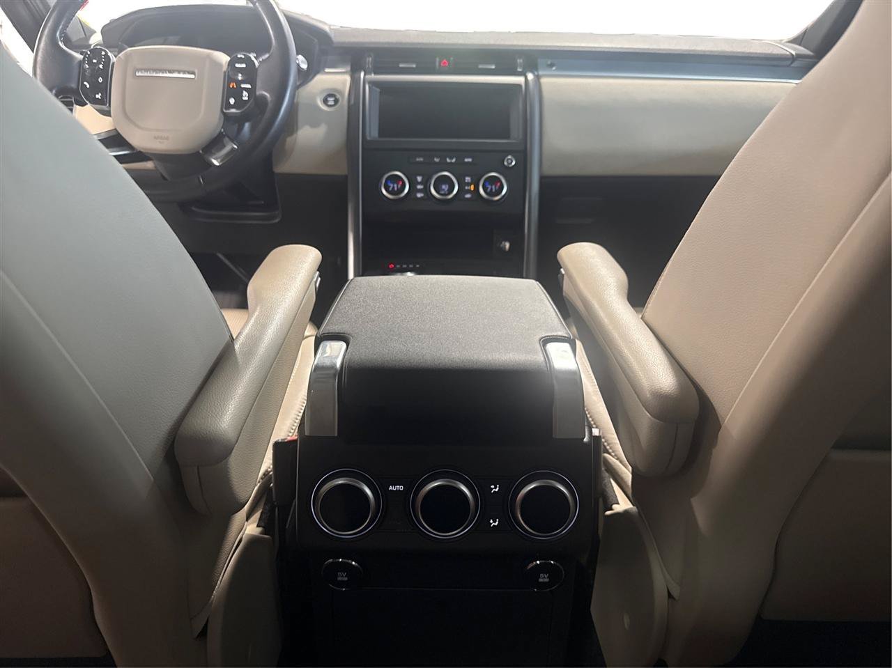 Used 2020 Land Rover Discovery Landmark AWD/4WD image 24