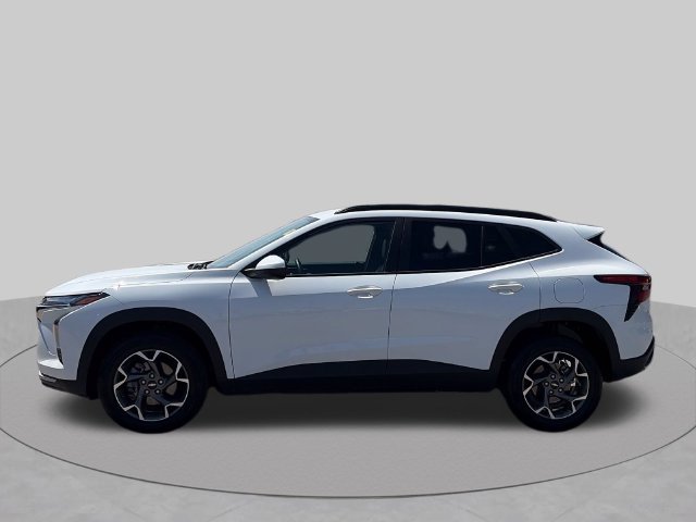 Used 2025 Chevrolet Trax LT w/ LT Convenience Package FWD image 3