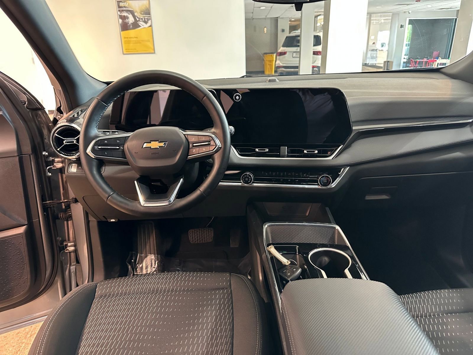 Used 2025 Chevrolet Equinox LT FWD image 34