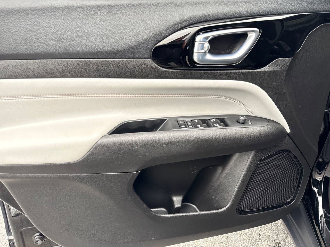 Used 2024 Jeep Compass Limited image 16