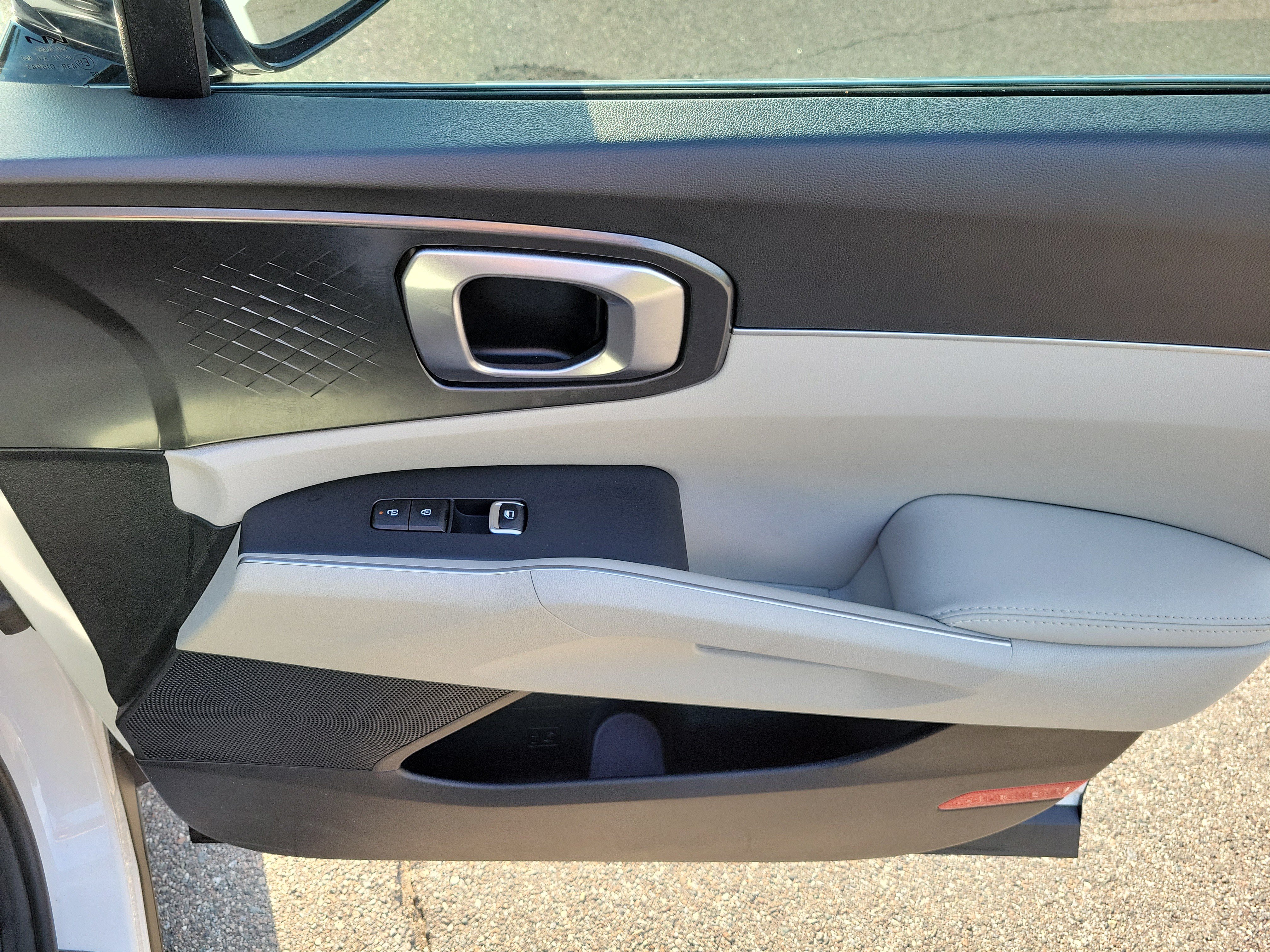 Certified 2025 Kia Sorento S FWD image 8