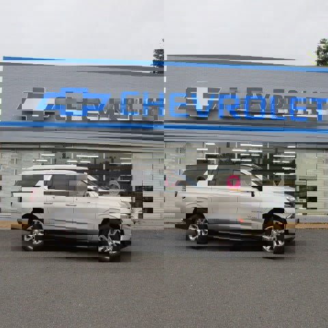 Used 2024 Chevrolet Suburban Premier image 1