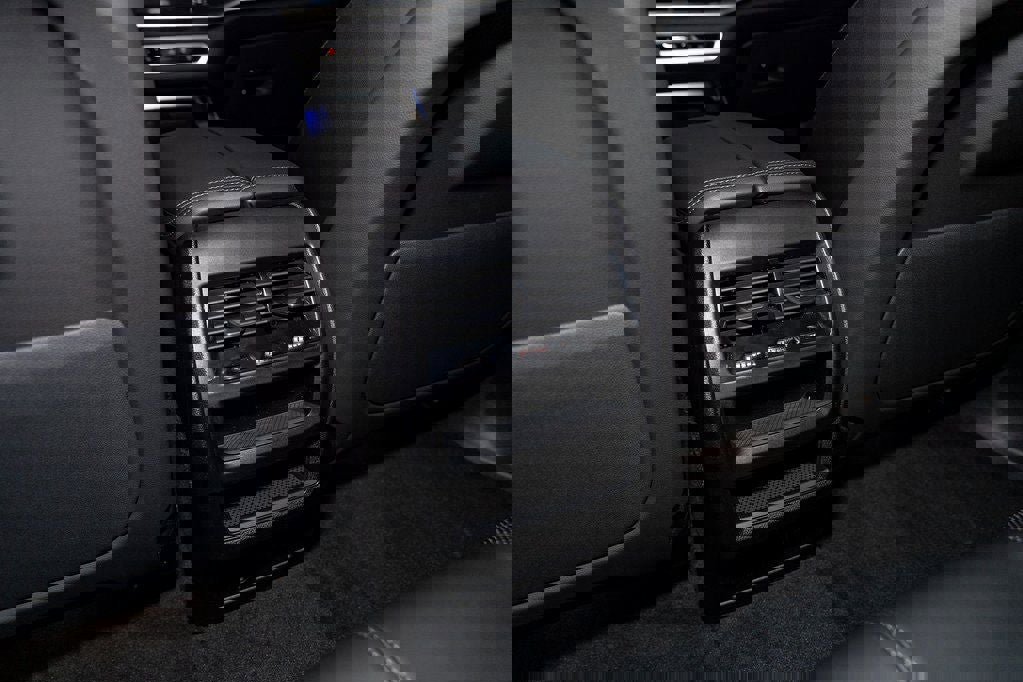 New 2026 BMW X5 xDrive50e image 36