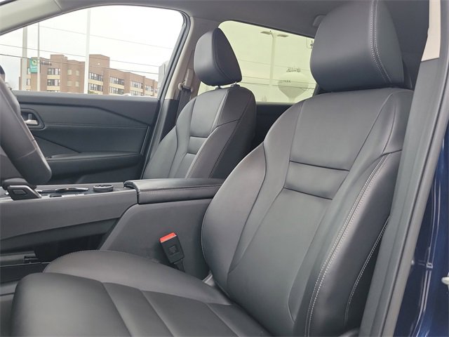 Used 2025 Nissan Rogue SL image 17