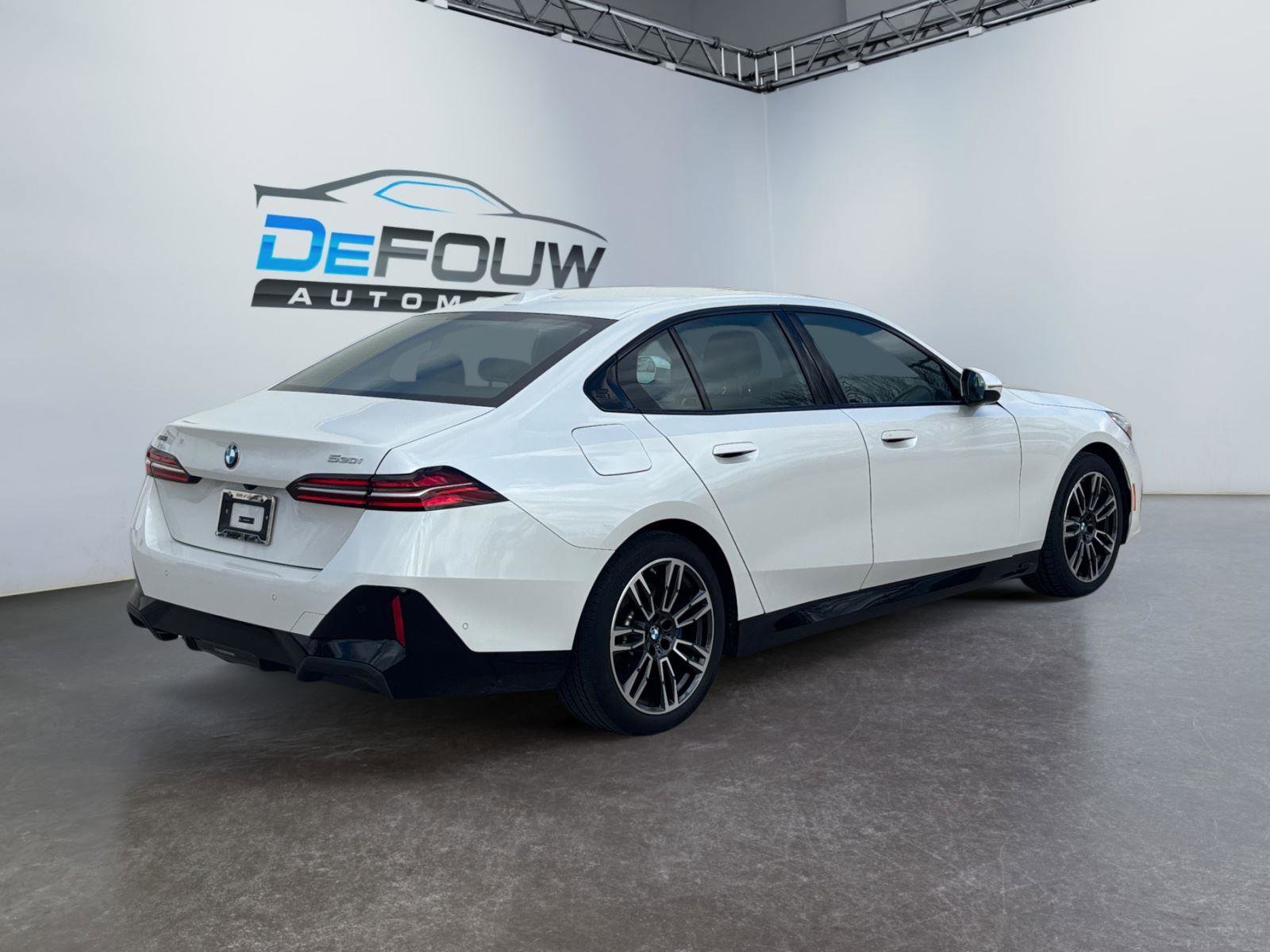 Used 2026 BMW 530i xDrive image 3
