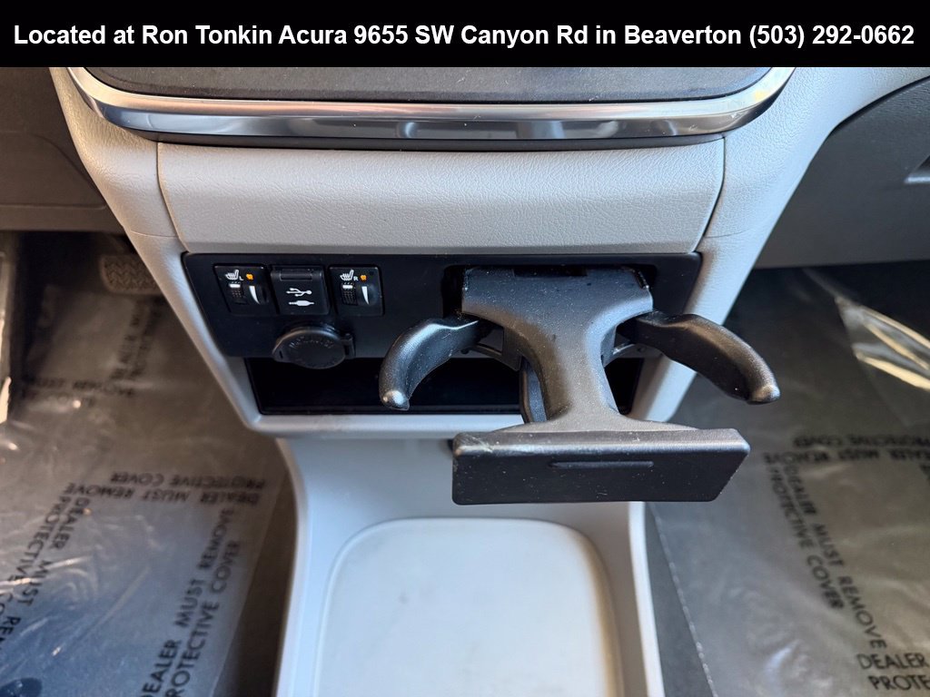 Used 2019 Toyota Sienna XLE w/ XLE Navigation Package FWD image 24