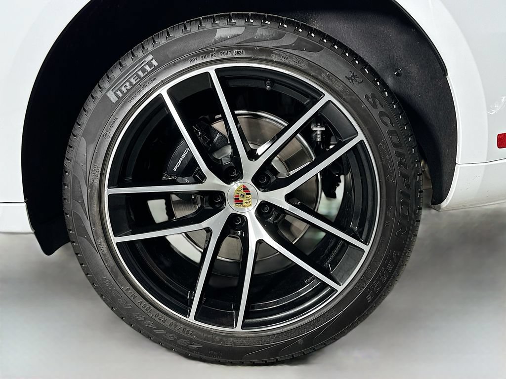 New 2025 Porsche Macan AWD/4WD image 33