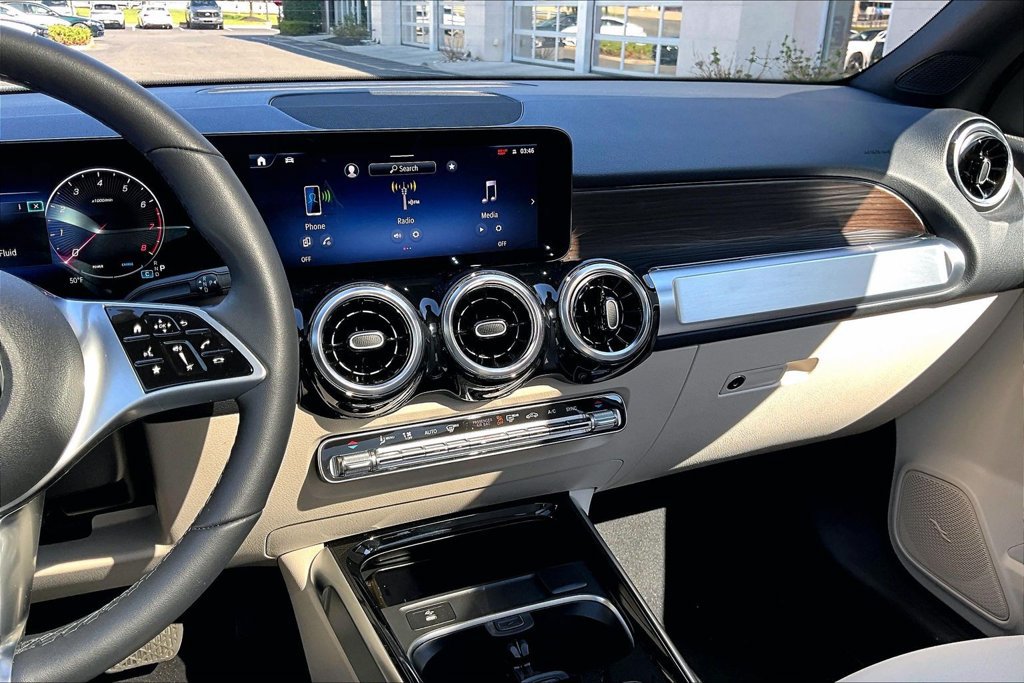 Used 2026 Mercedes-Benz GLB 250 4MATIC image 6