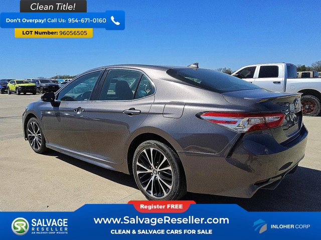 Used 2020 Toyota Camry SE FWD image 3