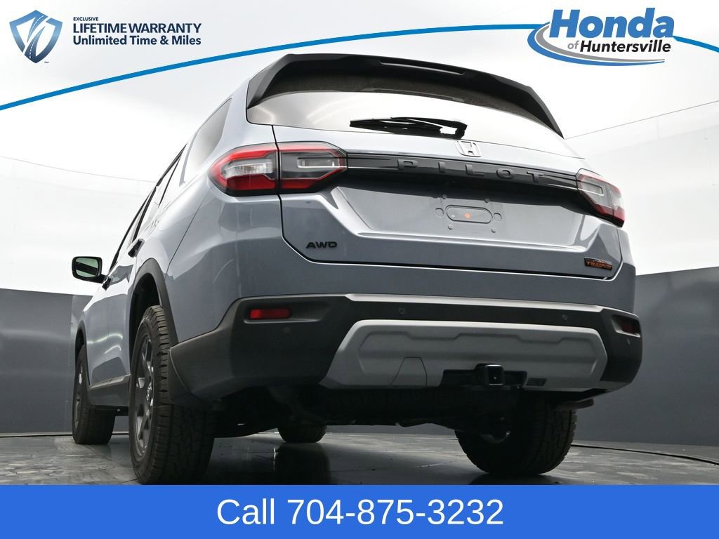 Used 2025 Honda Pilot TrailSport image 30