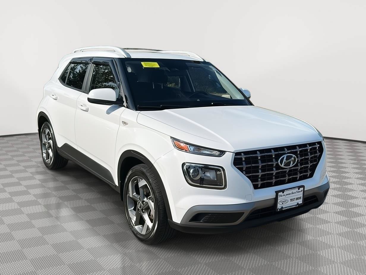 Used 2023 Hyundai Venue SEL FWD image 3