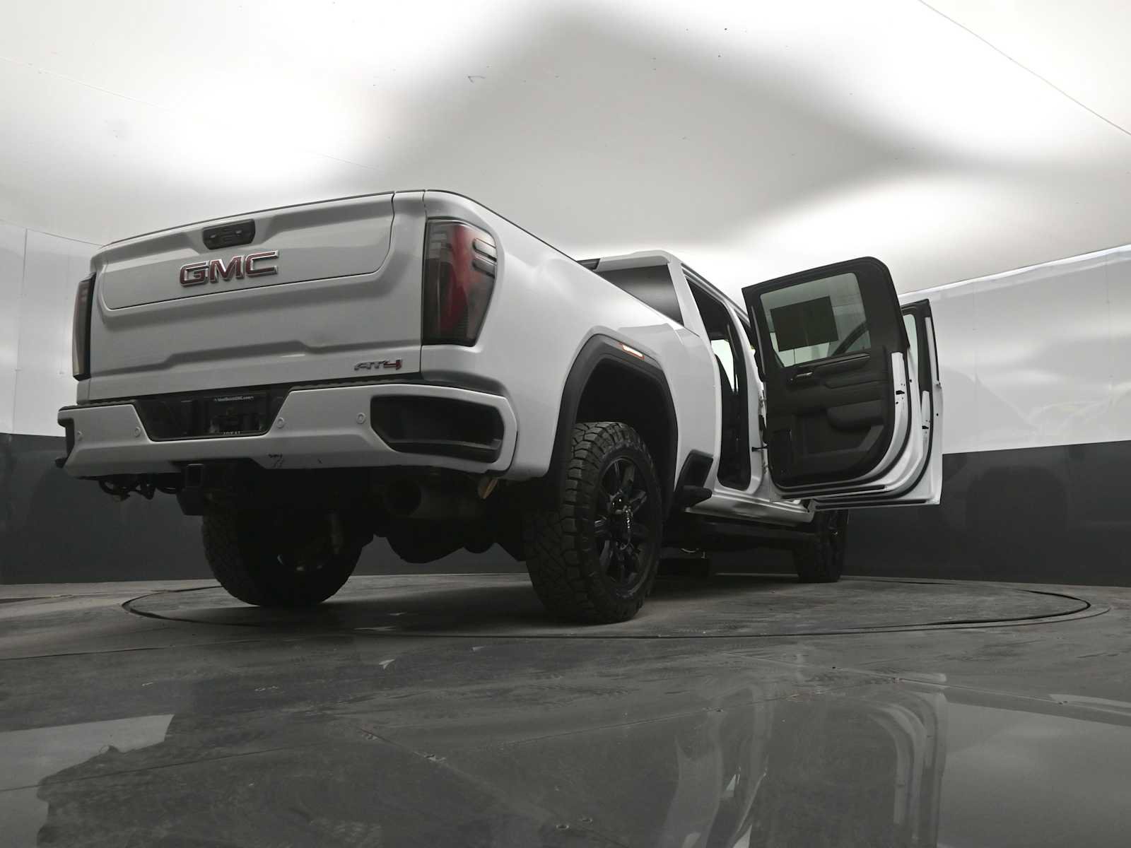 Used 2024 GMC Sierra 2500 AT4 w/ AT4 Premium Plus Package AWD/4WD image 49