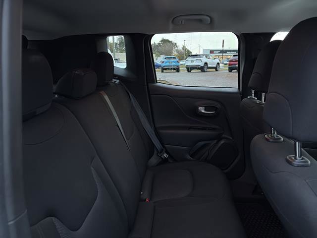 Used 2023 Jeep Renegade Latitude AWD/4WD image 10