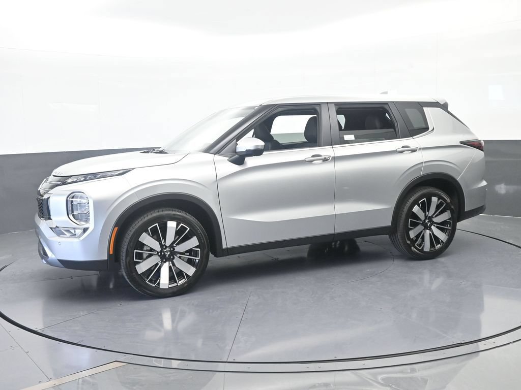 New 2026 Mitsubishi Outlander SE FWD image 2