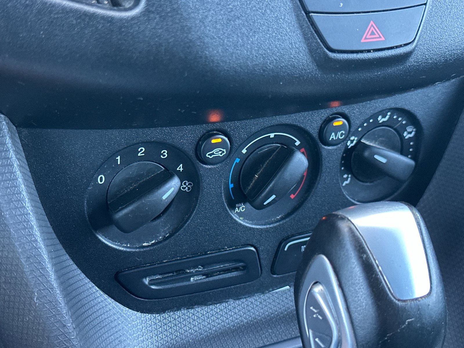 Used 2015 Ford Transit Connect XL FWD image 31
