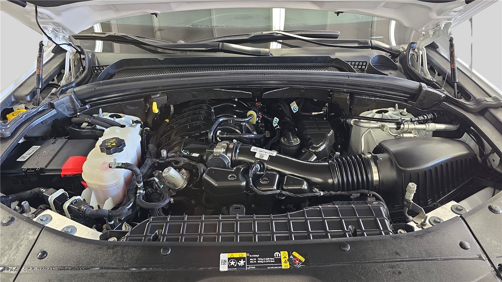 Used 2023 Jeep Grand Cherokee Laredo w/ Luxury Tech Group I AWD/4WD image 28