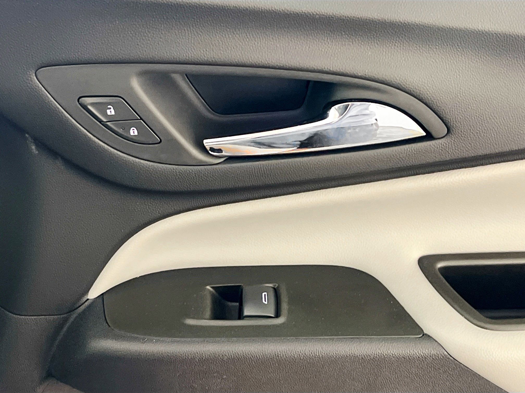 Used 2023 Chevrolet Equinox LS w/ LS Convenience Package image 32