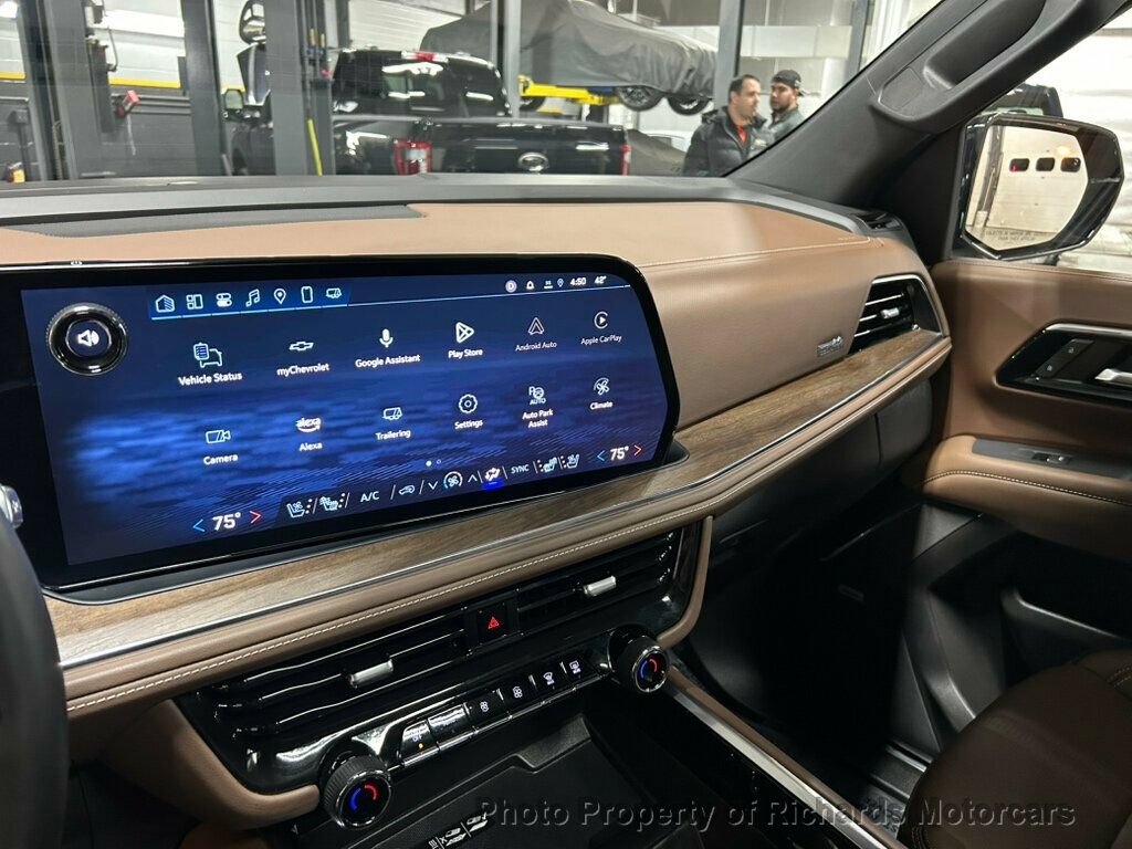 Used 2025 Chevrolet Suburban High Country AWD/4WD image 14