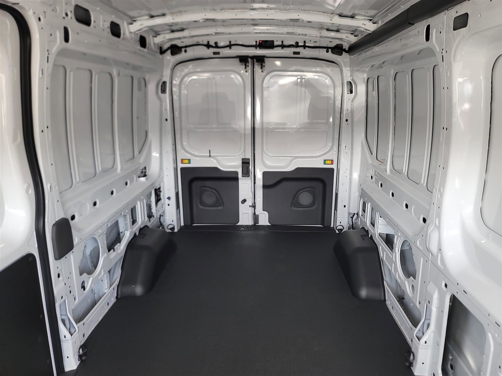 Used 2025 Ford Transit 250 148 Medium Roof image 25