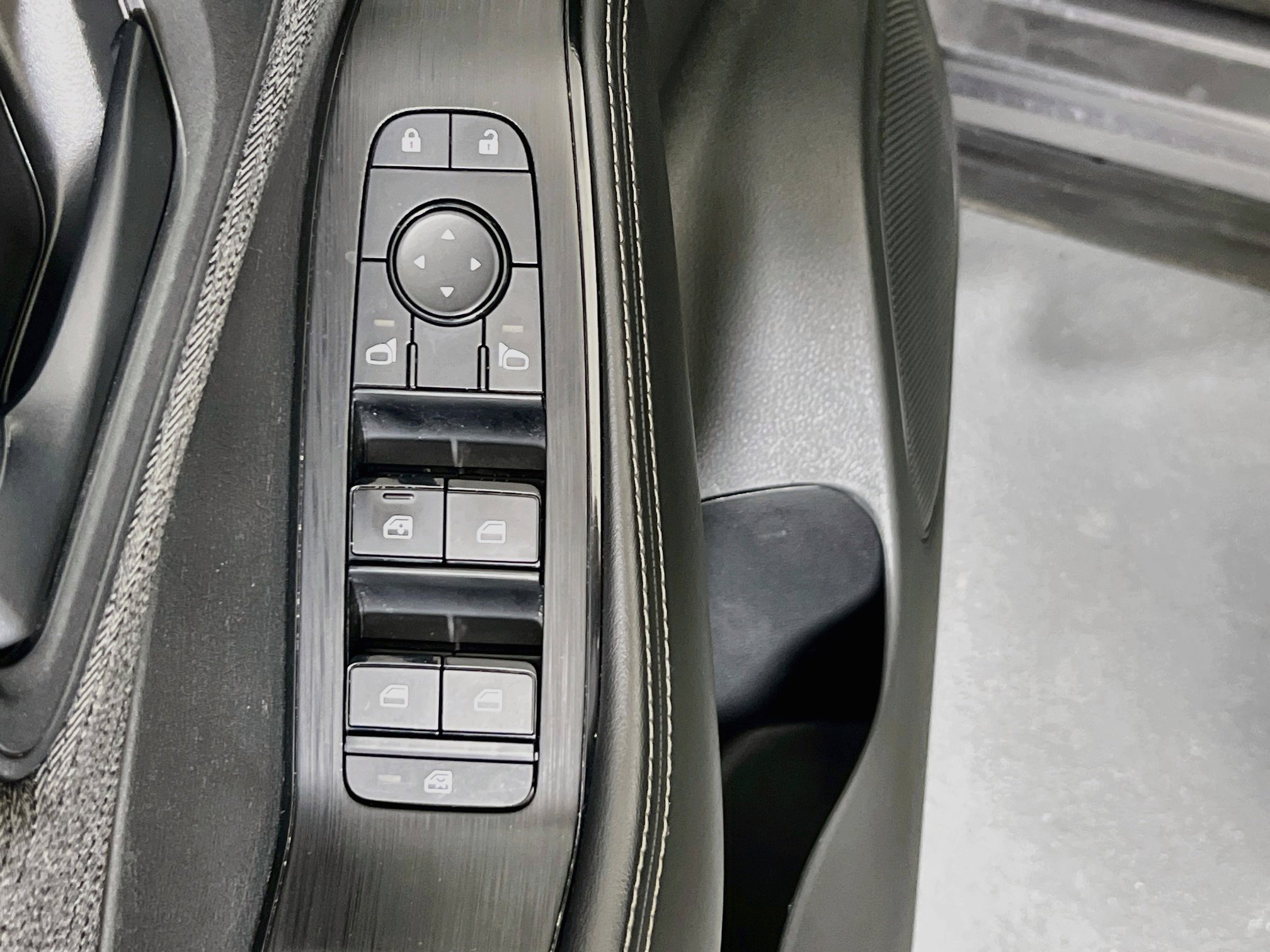 Used 2021 Nissan Rogue S AWD/4WD image 17