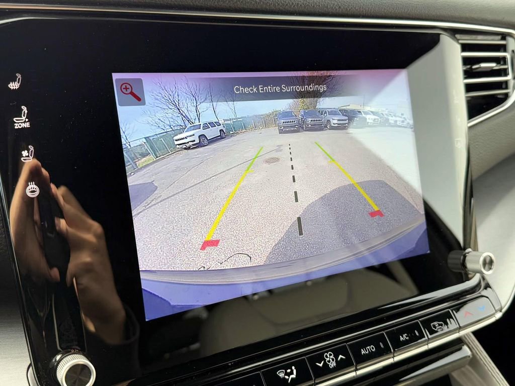 Certified 2025 Jeep Wagoneer 4WD image 26